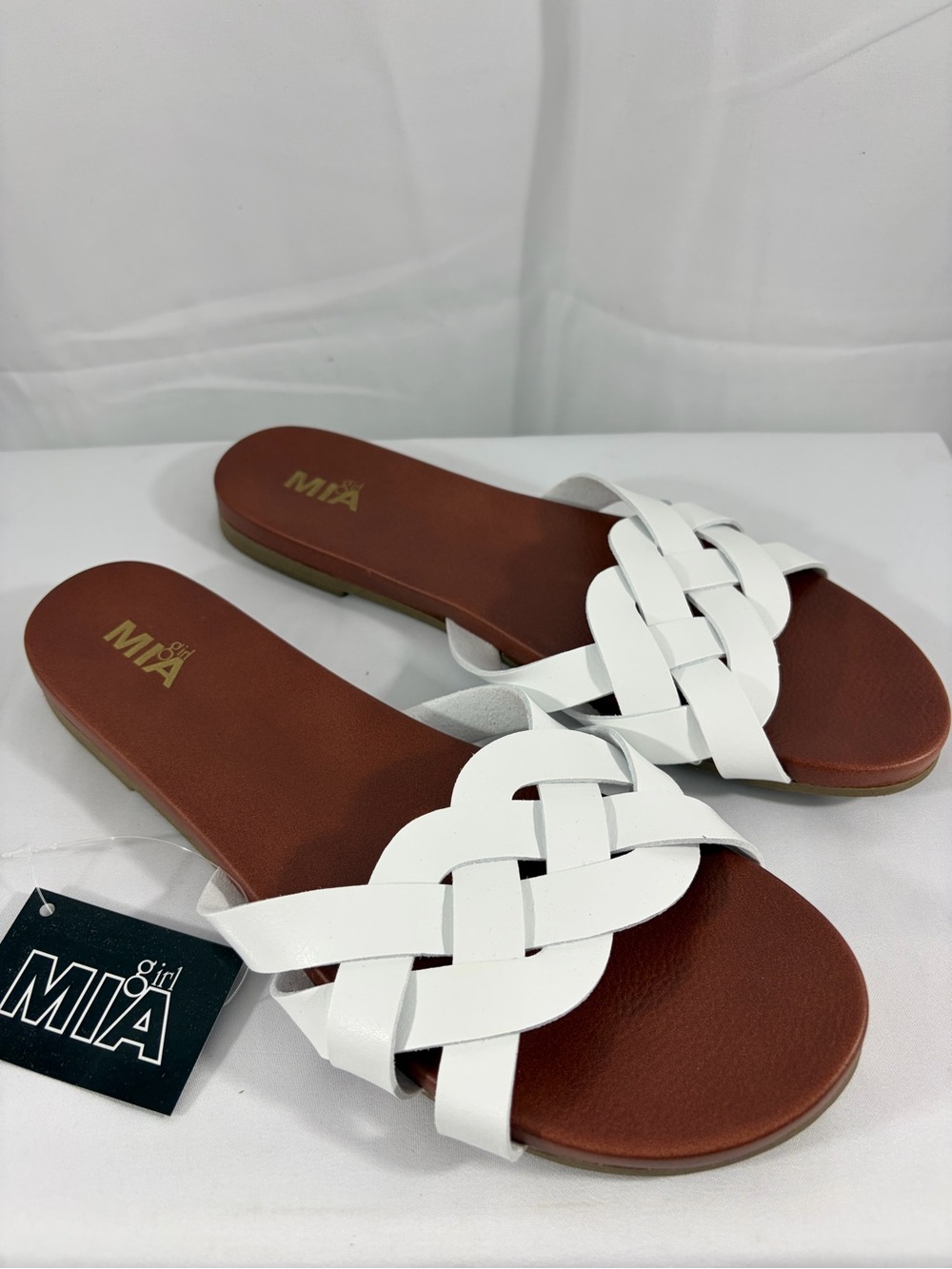 NWT Girl MIA Women’s Size 9 White Braided Slide Sandals